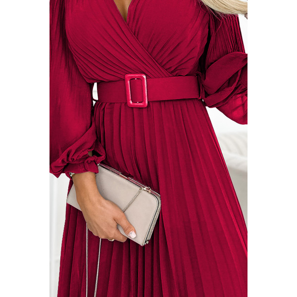 414-9 KLARA plisowana sukienka z paskiem i dekoltem - BORDOWA
